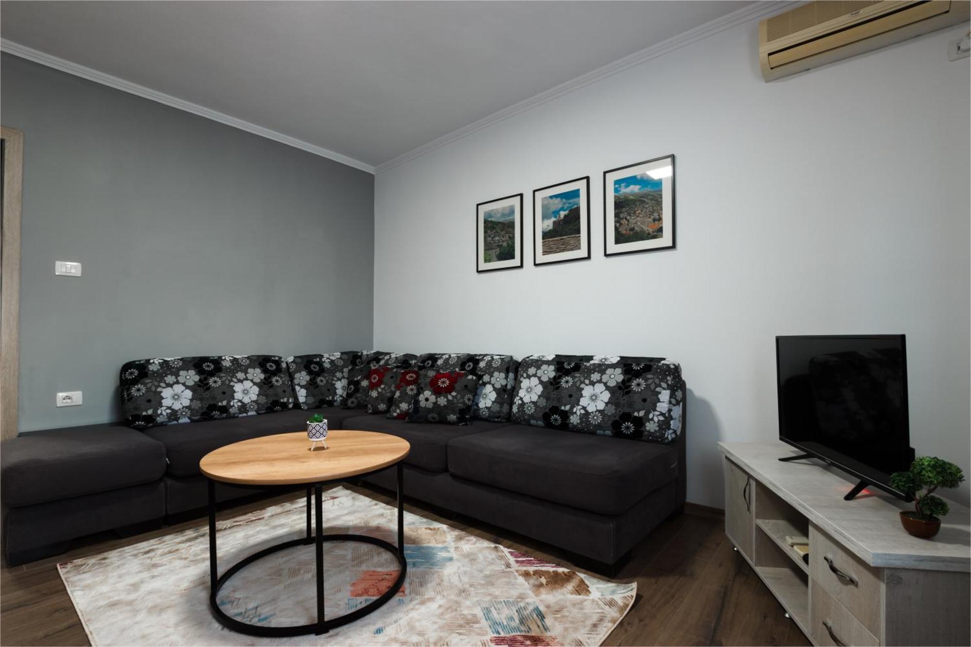 Apartment Paro's Daily *